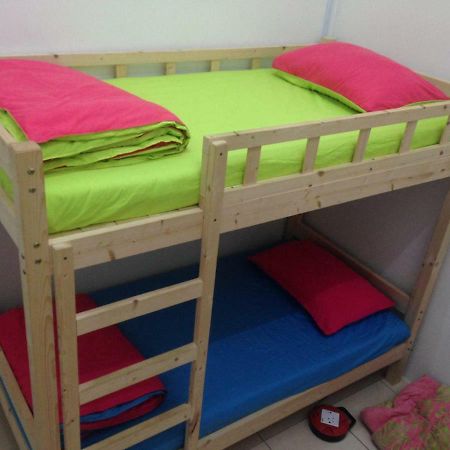 Nuha Homestay Seri Iskandar Esterno foto