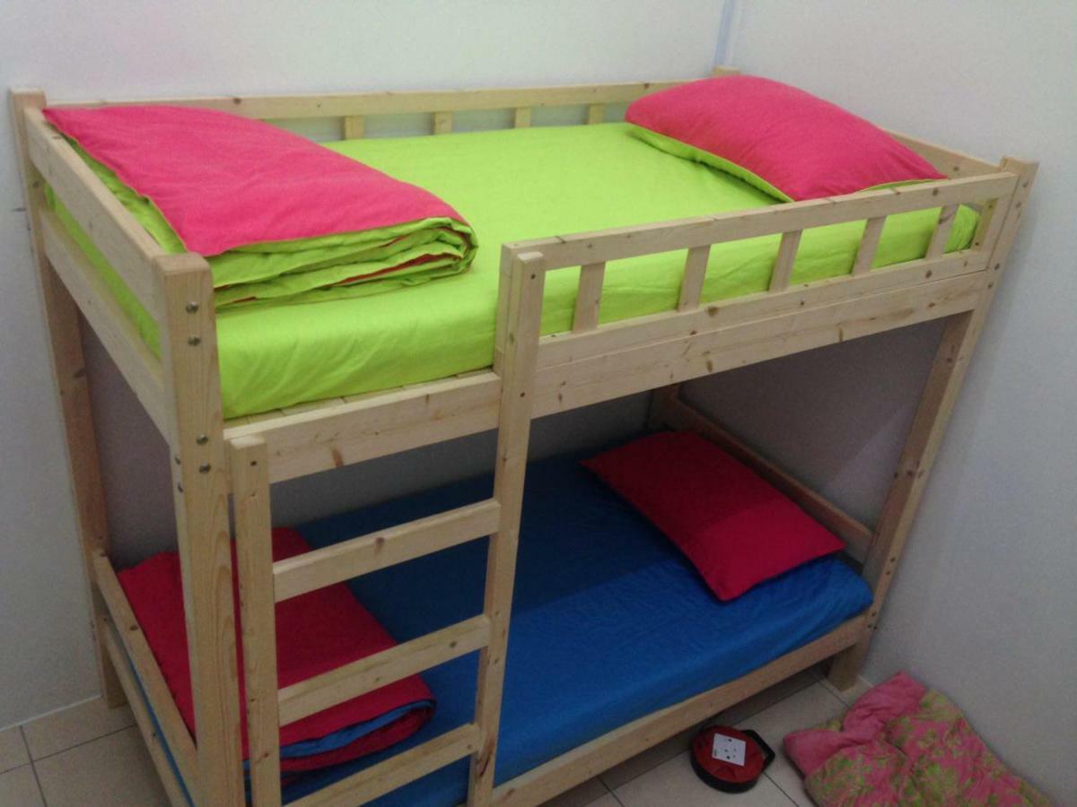 Nuha Homestay Seri Iskandar Esterno foto
